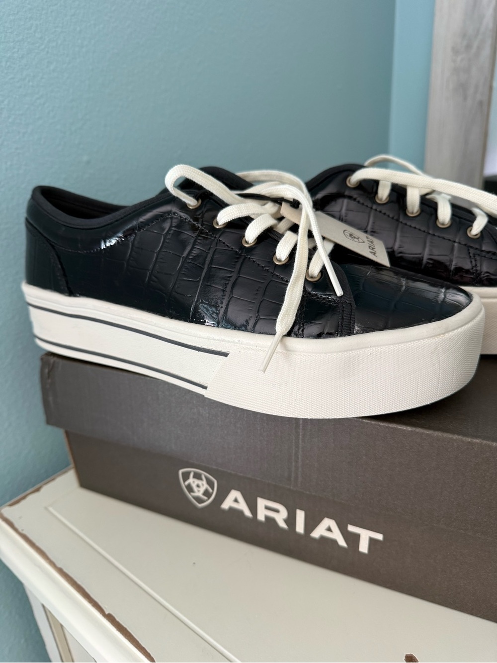 Ariat Skylar Luxe Caviar Croc Print Platform Sneakers Black Women’s 9.5 NIB